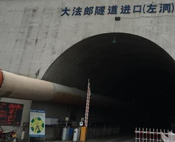 中國(guó)造橋修路發(fā)展迅速,環(huán)鏈電動(dòng)葫蘆立了大功